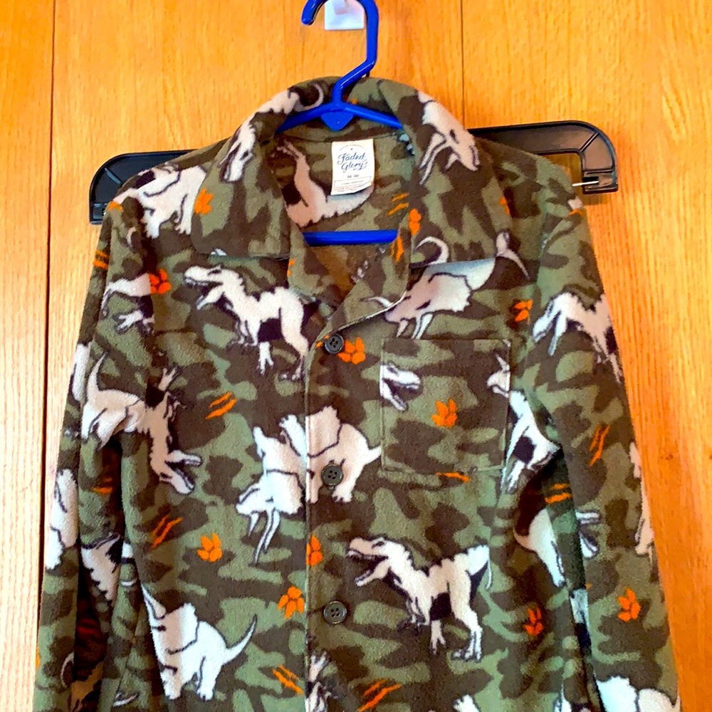Boy’s size M 8 fleece 2 piece dinosaur print pajama set pjs pajamas shirt pants
